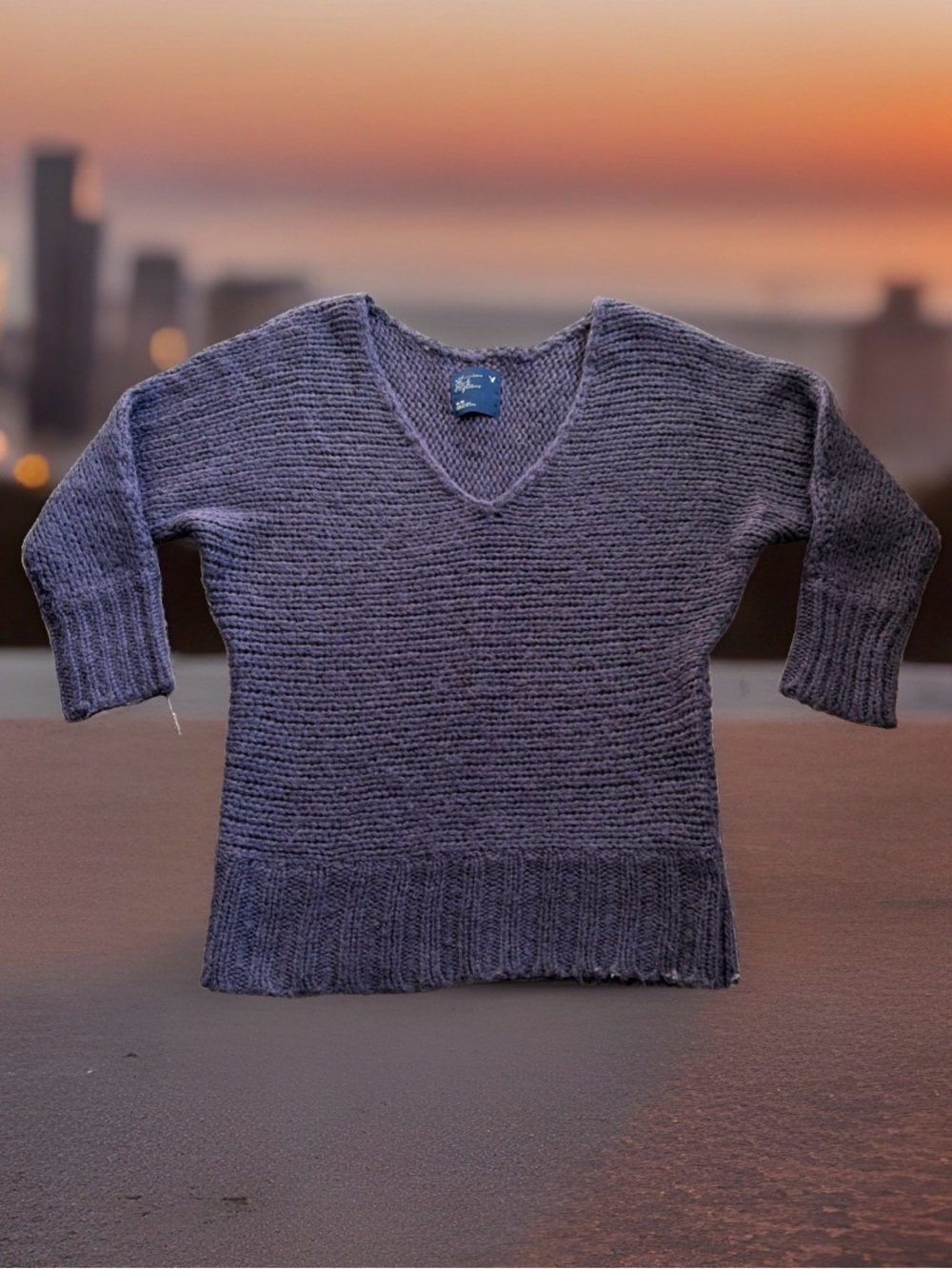 American Eagle Outfitters women’s size M purple knit V-neck sweater. Good Cond.